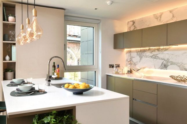 Flat for sale in Cassini Tower, Wood Lane