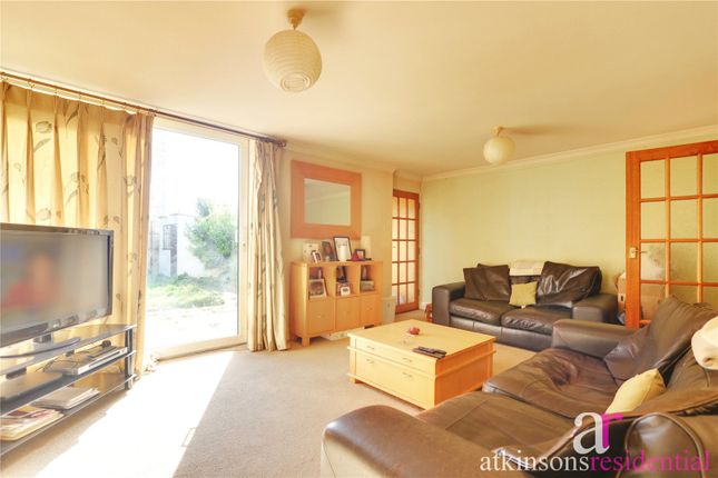 172, Holtwhites Hill, Middlesex photo 3