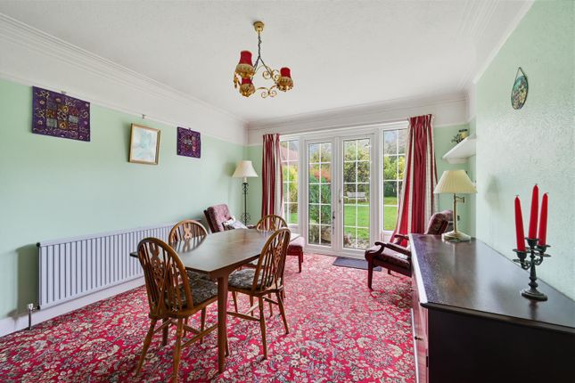 71, Green Curve, Banstead photo 4