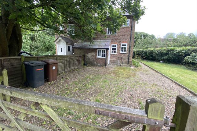 Cottage to rent in Watling Street, Elstree