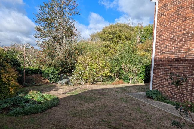 30, Mount Close, Newbury photo 2