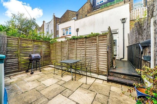 Flat to rent in Axminster Road, London