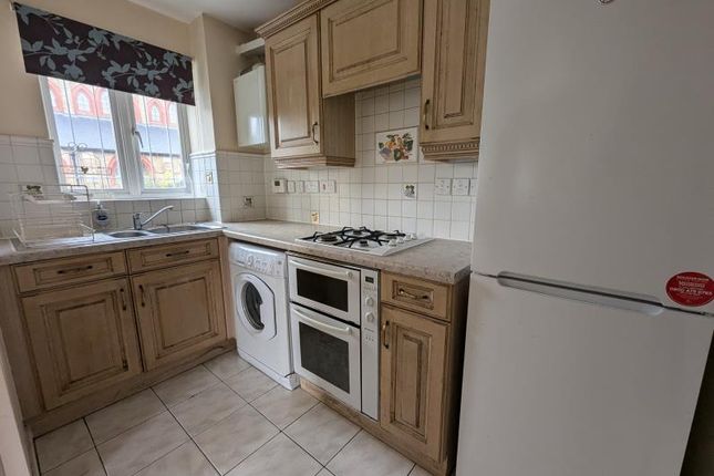 18, Brushfield Way, Woking photo 4