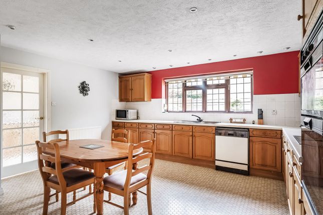 2 Acer Avenue, Tunbridge Wells photo 3