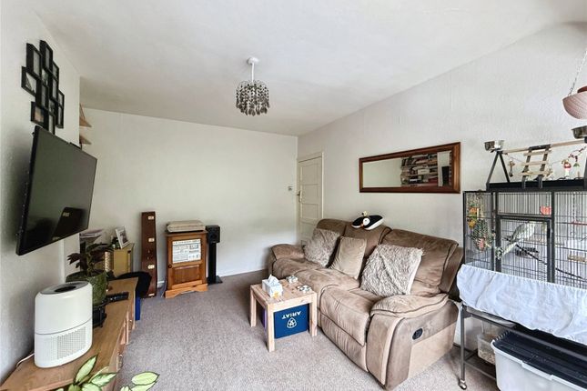 41, Garrison Court, Hertfordshire photo 4