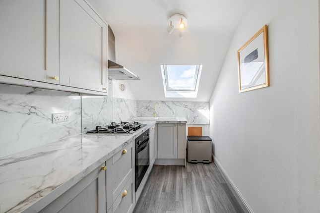 Flat 5, 107, Bedford Hill, London photo 2