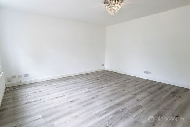 7 Eagle Close, Nuneaton, Warwickshire photo 3