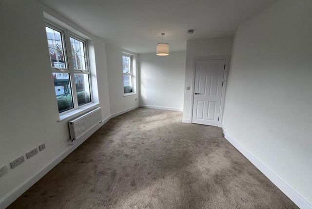 Flat to rent in Newton Road, Mumbles, Swansea