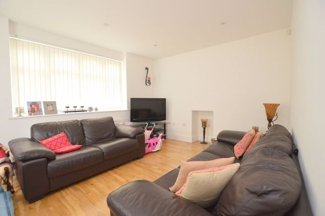 8 Dunford Court, Cornwall Road, Hatch end photo 2