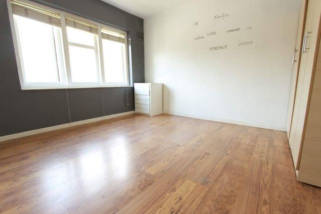 Thumbnail Flat to rent in Wadham Avenue, London