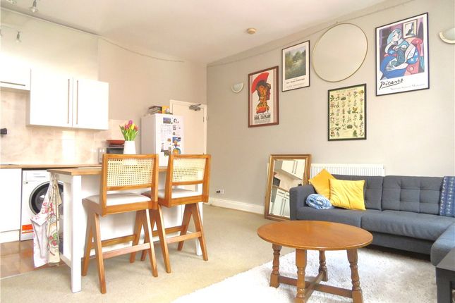 Flat to rent in Electric Avenue, London