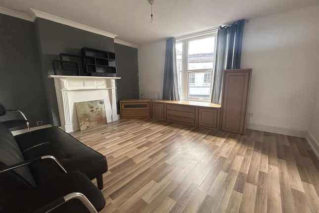 Flat to rent in High Street, Sandy