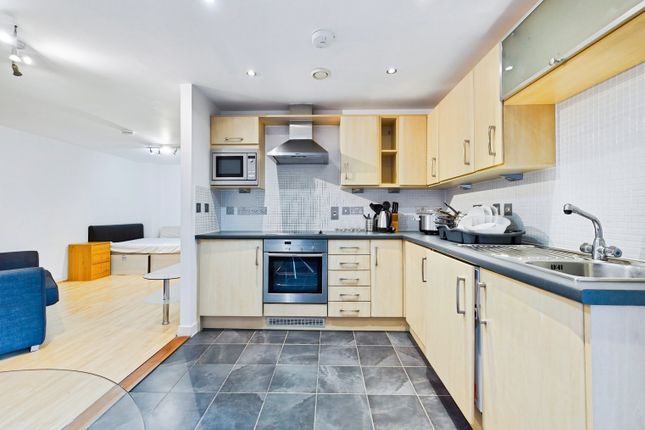 28 , Excelsior, Princess Way, Swansea photo 4