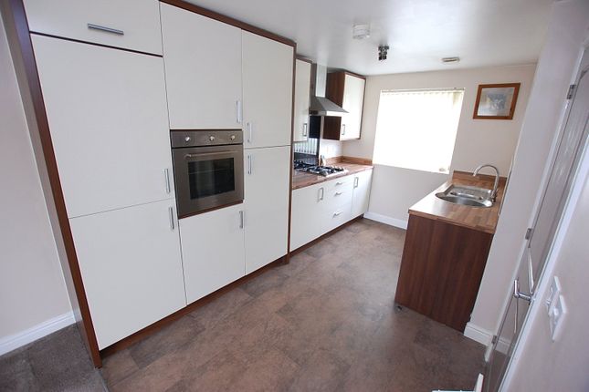 16, Dunster Close, Oldham photo 4