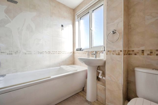 32, Canterbury Road, Wheatley, Doncaster photo 2