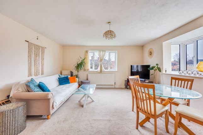 30, Birchwood Close, Morden photo 4