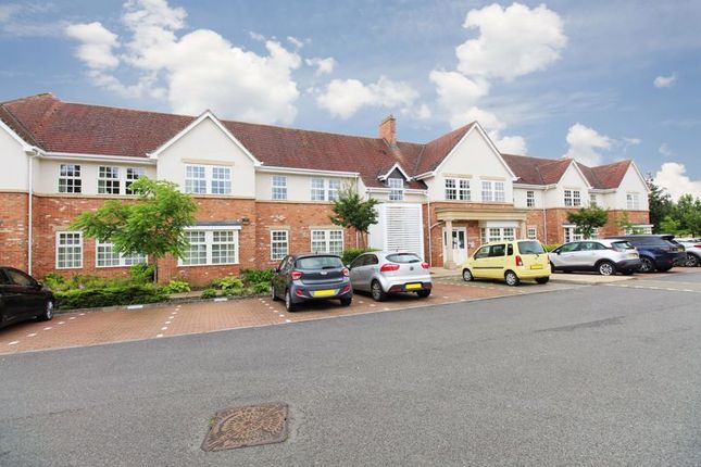 Brampton View, Northampton NN6, 2 bedroom flat for sale