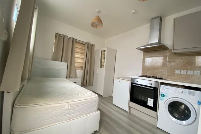 Clarence Road, Greater London photo 3