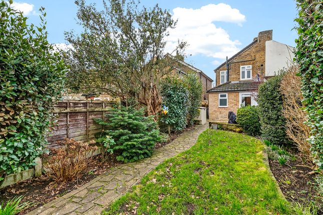 35, Station Road, Chertsey photo 3