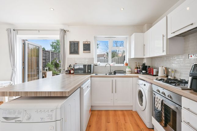 3 Merton Gardens, Tadworth photo 4
