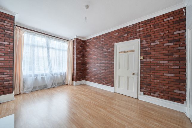 10, Whitford Gardens, Mitcham photo 2