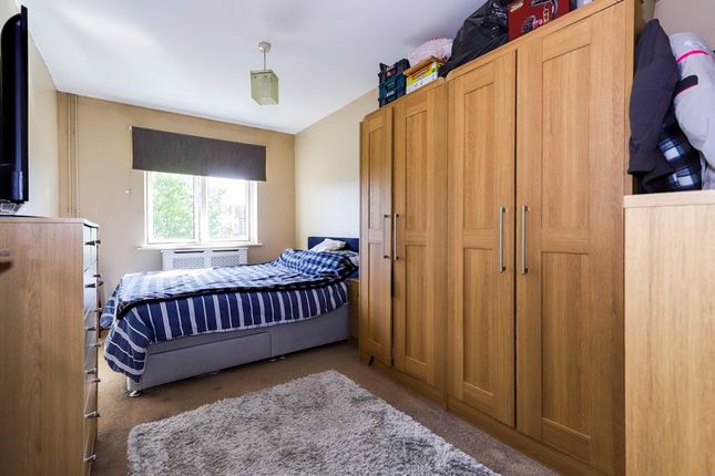 Flat for sale in Collinson Court, The Generals Walk, Enfield