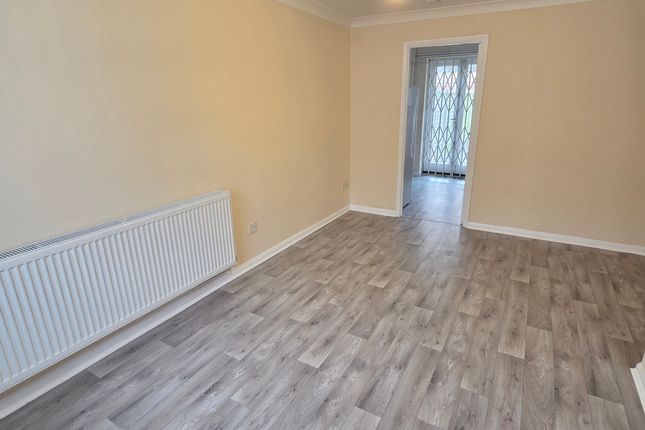36, Eagle Drive, London photo 2