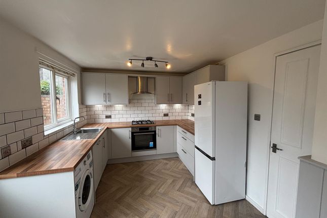 180, Broomspring Lane, Sheffield photo 4