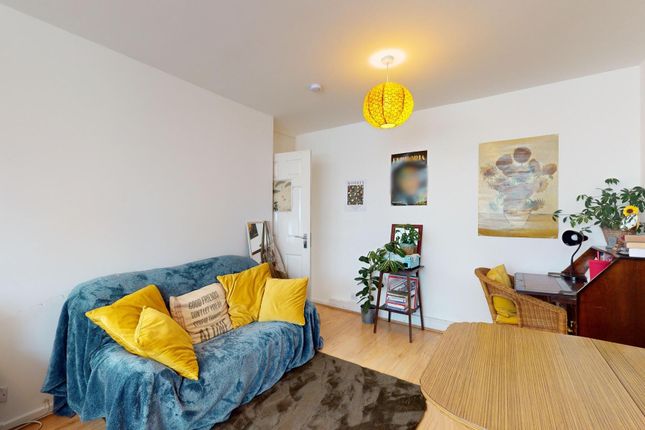 Duplex to rent in Cable Street, London