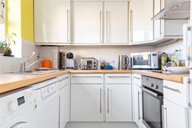 59, Henry Doulton Drive, London photo 5