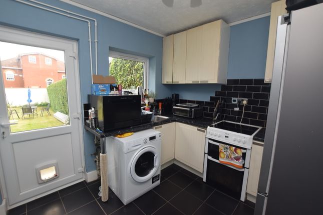 96, James Way, Telford photo 4