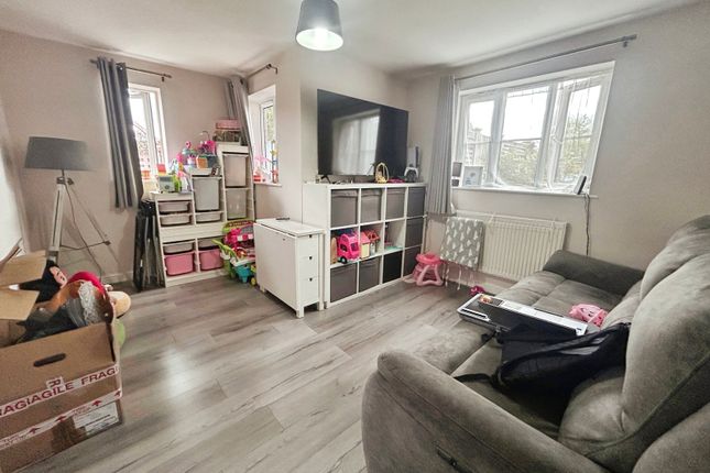 67a, Lancaster Close, Thatcham photo 2