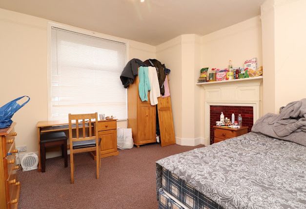 76, Newcombe Road, Southampton photo 2