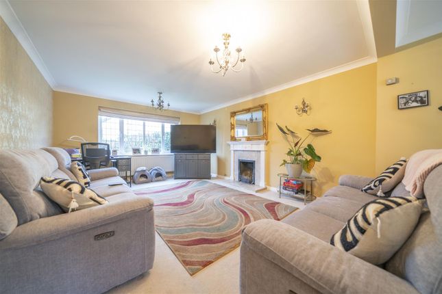 27,, Whitecross Drive, Weymouth photo 2