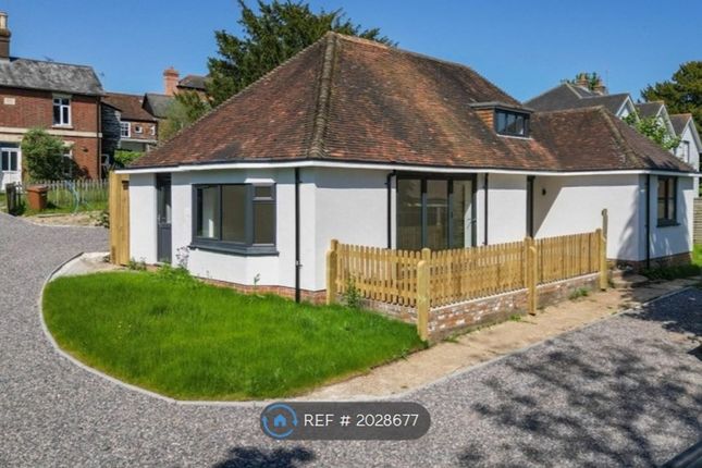 Thumbnail Bungalow to rent in Highgate Hill, Hawkhurst, Cranbrook