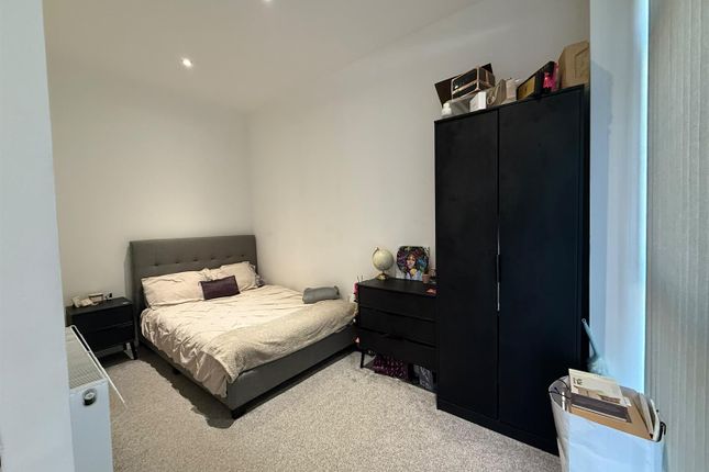 Room 1, 1 Memorial Road, Worsley photo 3
