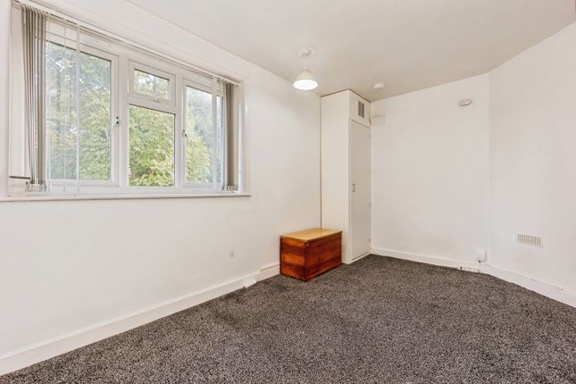 Houghend Avenue, Manchester photo 2