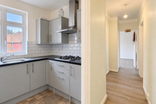 6 Tithe Court, Hall Lane, London photo 4