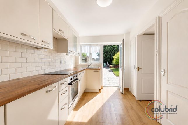 12, Threshelford, Basildon photo 2