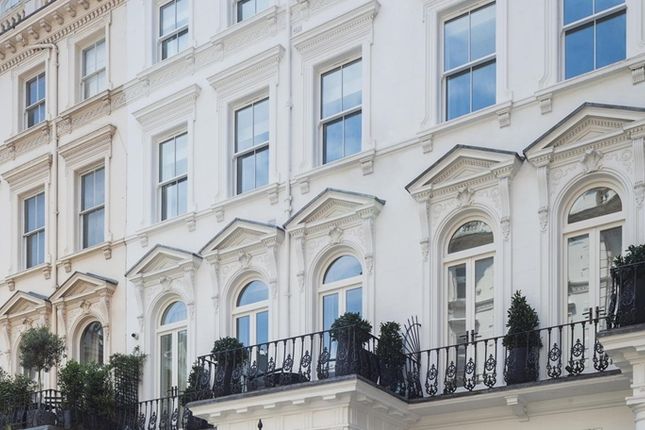 Thumbnail Flat to rent in Prince Of Wales Terrace, South Kensington