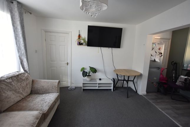 24, Meriden Avenue, Nottingham photo 3