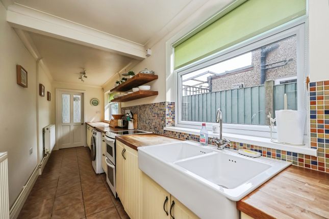 104, Watnall Road, Nottinghamshire photo 4