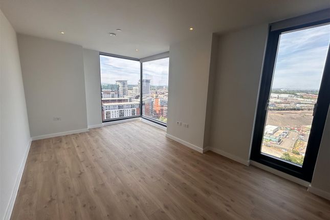 Flat to rent in Aspin Lane, Manchester