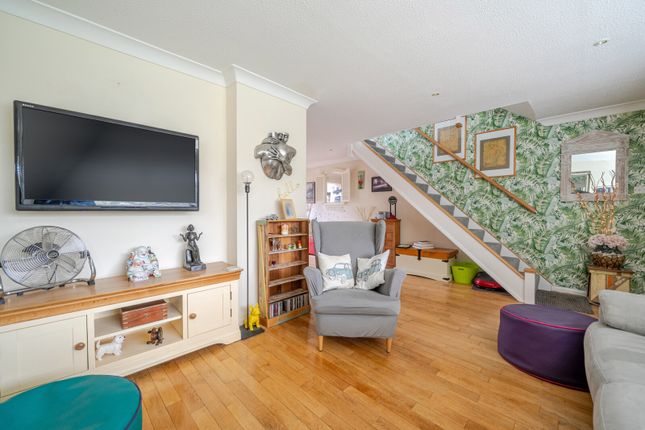 7, Magdalene Road, Shepperton photo 4