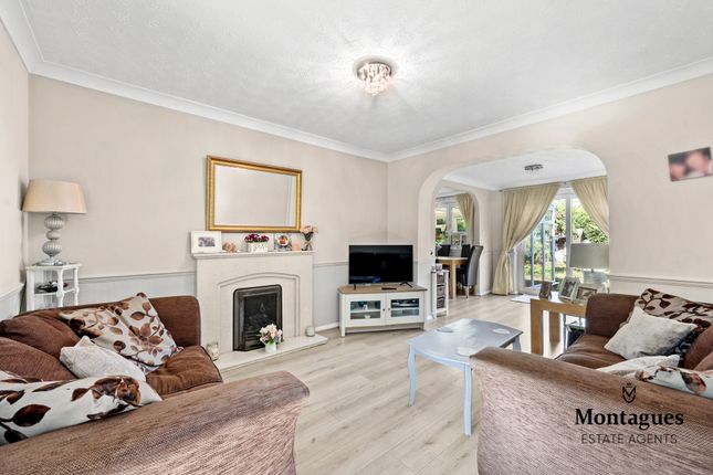 17, Bluemans, Epping photo 3