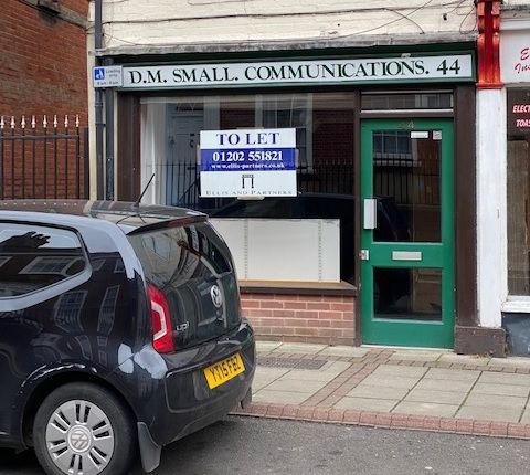 Retail premises to let in 44 Winchester Street, Salisbury, Wiltshire