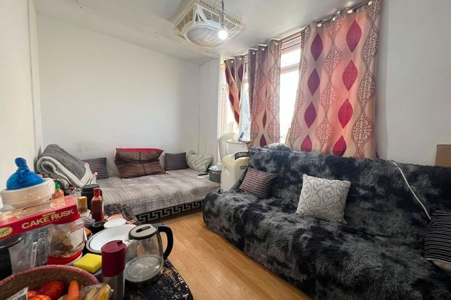 212 Chancellor Court, Bensham Manor Road, Thornton Heath photo 4