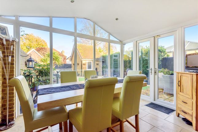 4, Copperfield Close, Kingswood photo 4