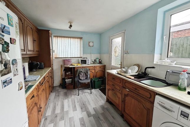 14, Newbridge Crescent, Derby photo 2