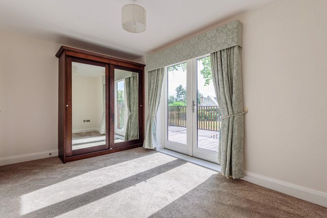 Flat 2, Furze Hill Court, Furze Hill, Kingswood photo 3